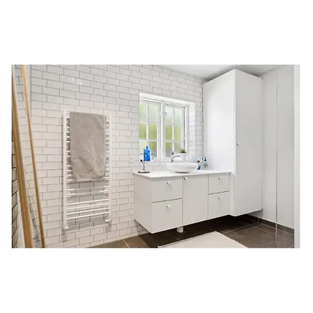 4 Bedroom Stunning In بيت للعطل Fårevejle