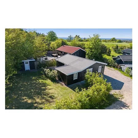 4 Bedroom Stunning In Ferienhaus Fårevejle